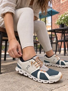 On Cloud 5 Push Women’s Size 10 White Cobble Speed-Lace Sneakers – Gently Used
